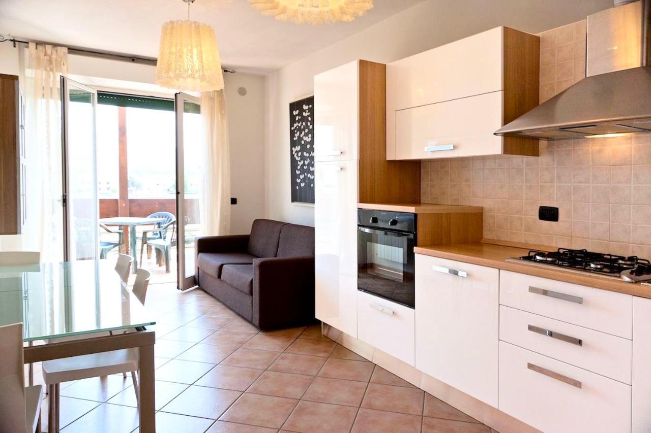 Isa-Apartments 4 Beds In Residence With Swimming-Pool In San Vincenzo, Just 600 Meters From The Sea Екстериор снимка