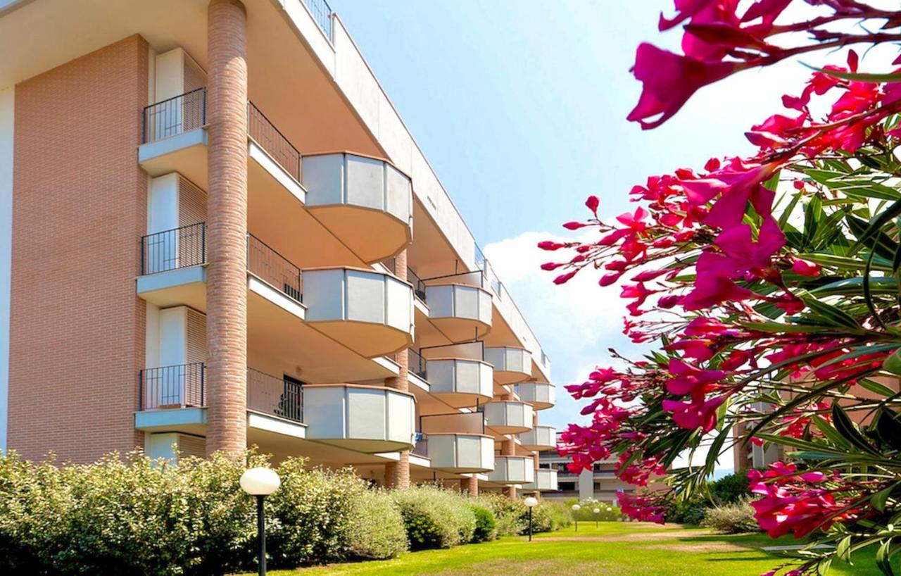 Isa-Apartments 4 Beds In Residence With Swimming-Pool In San Vincenzo, Just 600 Meters From The Sea Екстериор снимка